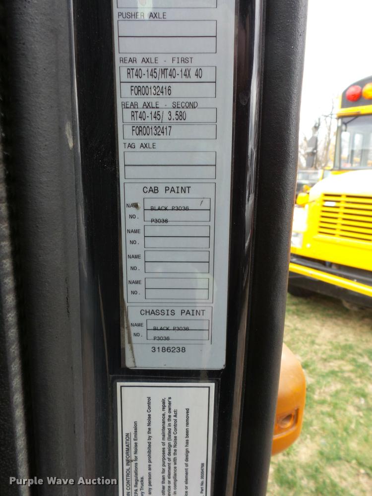 image for item J1574 2007 Volvo VNL semi truck