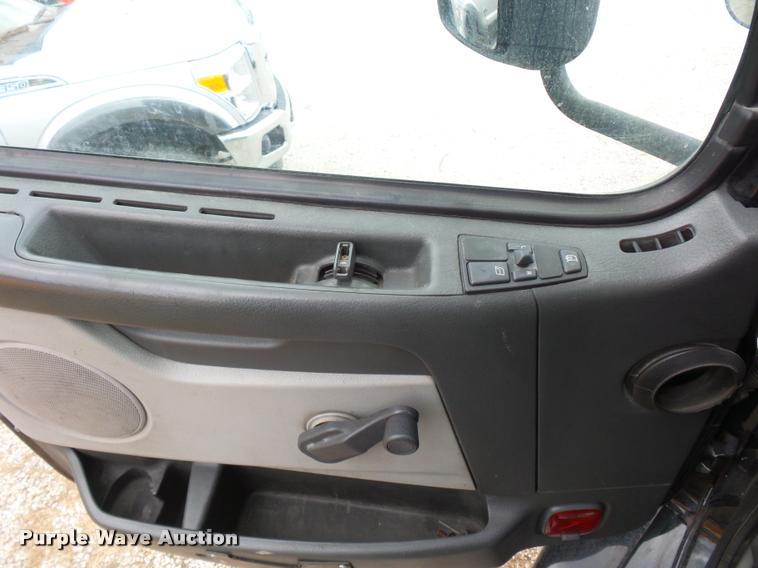 image for item J1574 2007 Volvo VNL semi truck