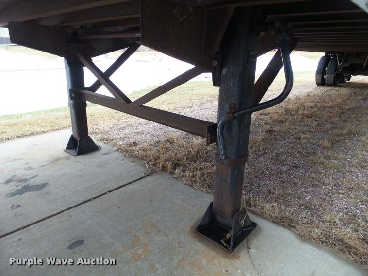 image for item K6166 1994 Fruehauf dry van trailer