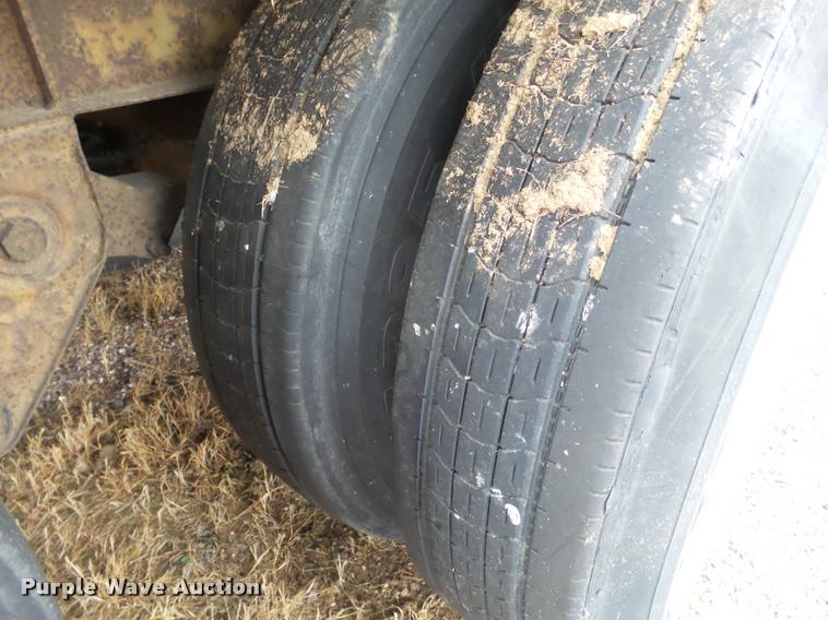 image for item K6166 1994 Fruehauf dry van trailer