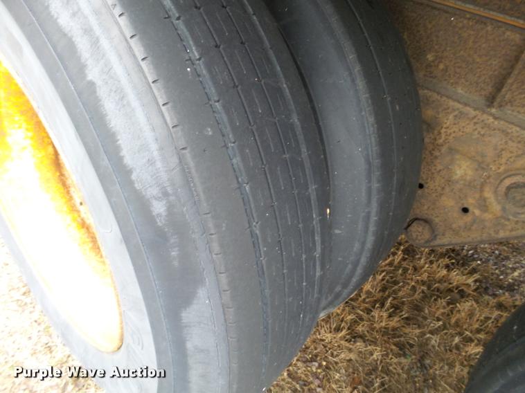 image for item K6166 1994 Fruehauf dry van trailer