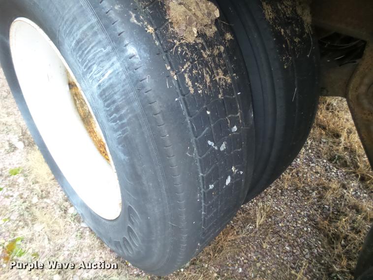 image for item K6166 1994 Fruehauf dry van trailer