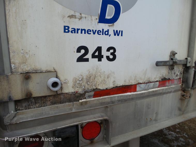 image for item K6167 2000 Utility dry van trailer