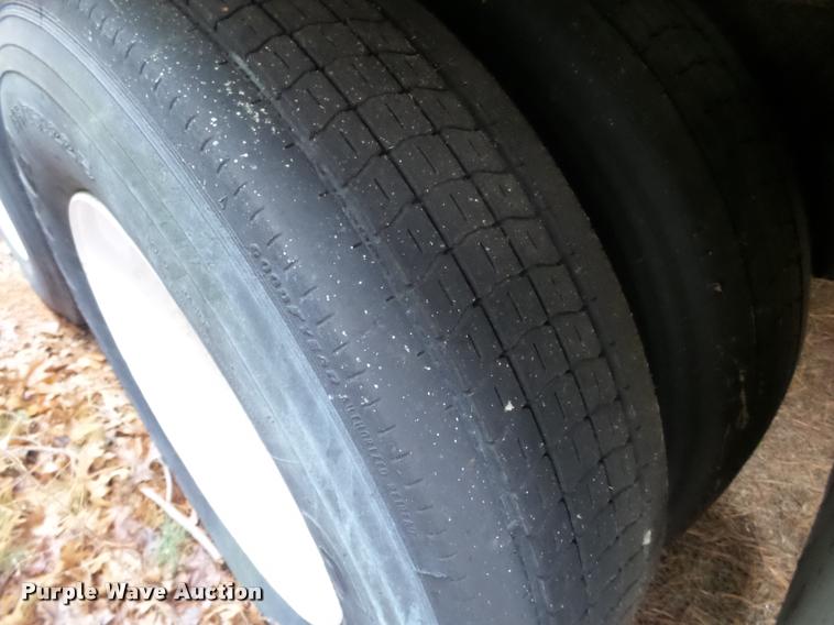 image for item K6168 1997 Fruehauf dry van trailer