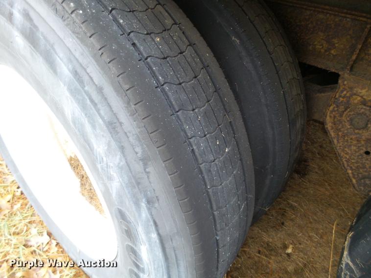 image for item K6169 1997 Fruehauf dry van trailer