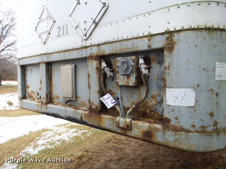 image for item K6171 1989 Fruehauf dry van trailer