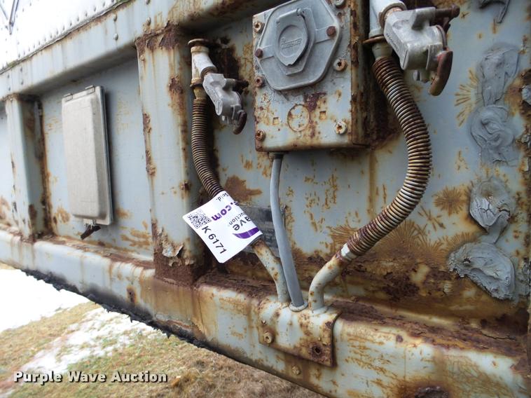 image for item K6171 1989 Fruehauf dry van trailer