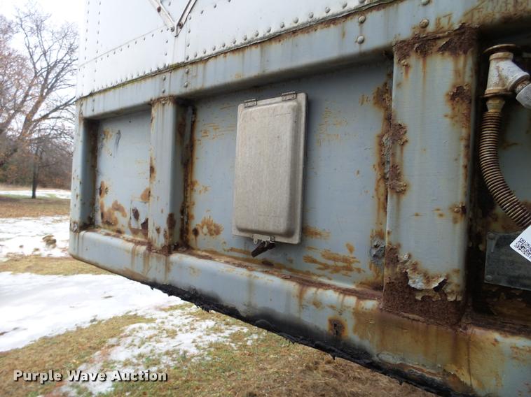 image for item K6171 1989 Fruehauf dry van trailer