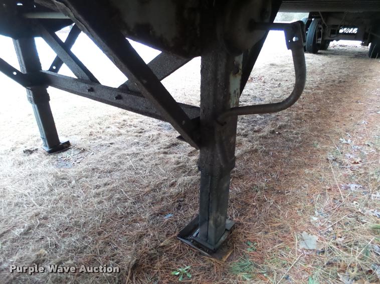 image for item K6171 1989 Fruehauf dry van trailer