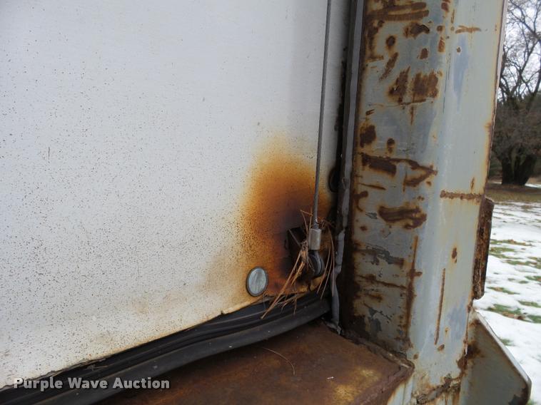 image for item K6171 1989 Fruehauf dry van trailer