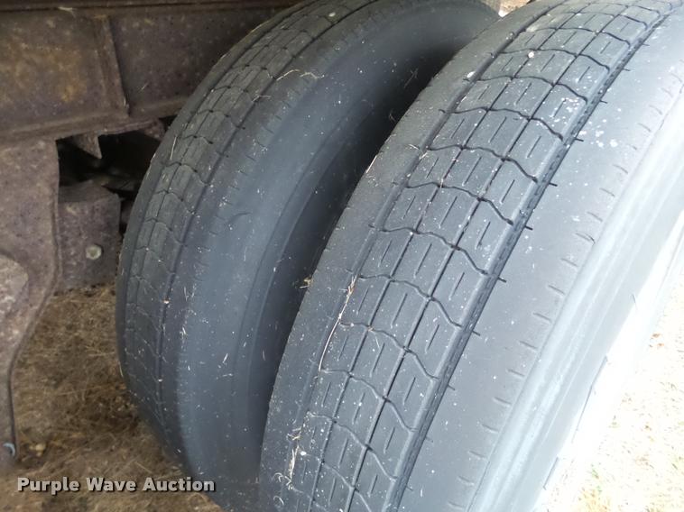 image for item K6171 1989 Fruehauf dry van trailer