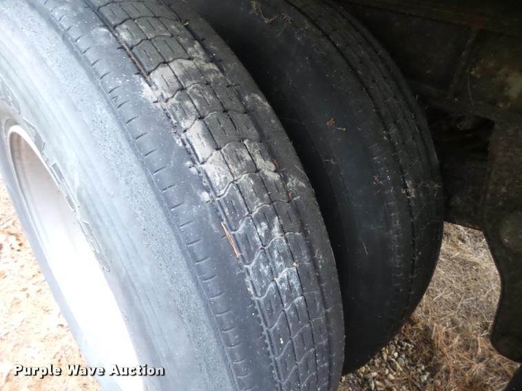 image for item K6171 1989 Fruehauf dry van trailer