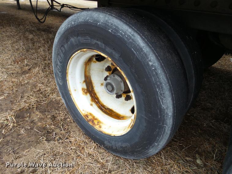 image for item K6172 2009 Stoughton dry van trailer