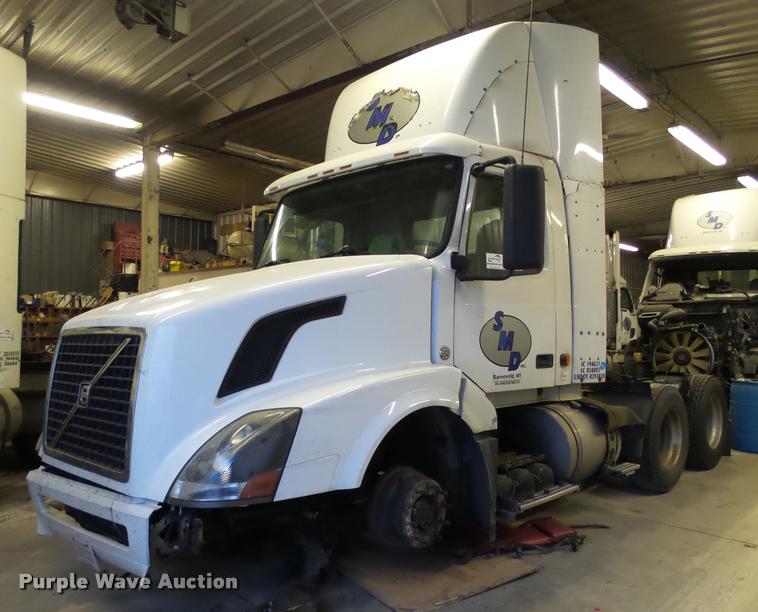 image for item K6173 2007 Volvo VNL semi truck
