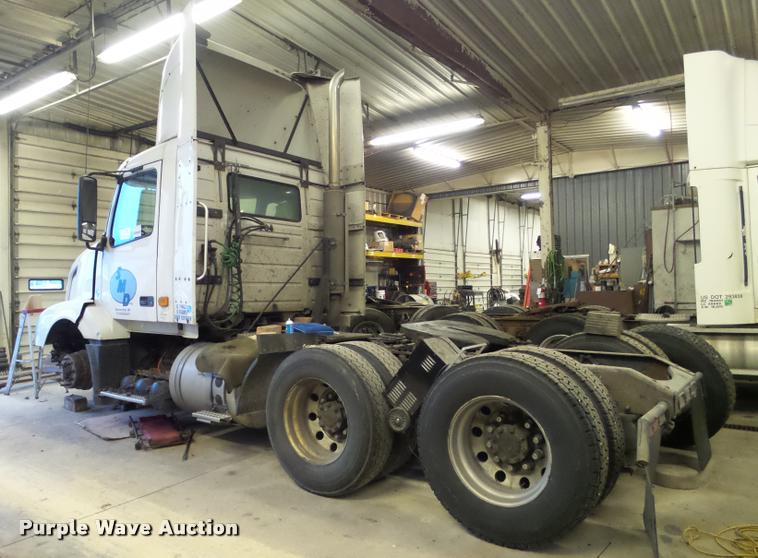 image for item K6173 2007 Volvo VNL semi truck