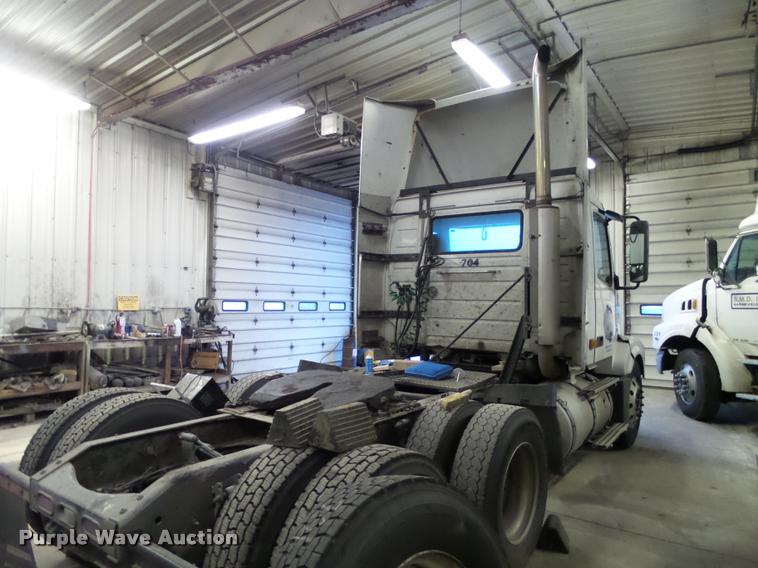 image for item K6173 2007 Volvo VNL semi truck