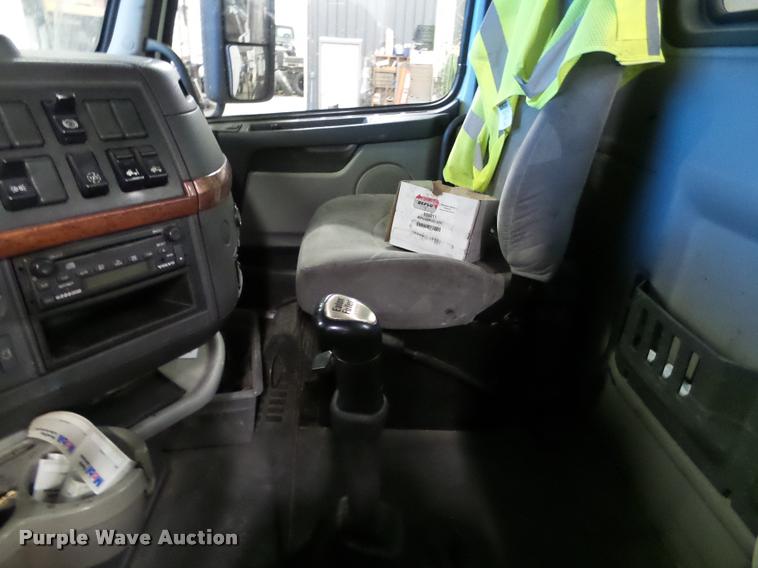 image for item K6173 2007 Volvo VNL semi truck