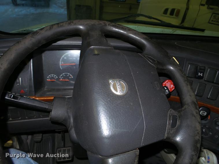 image for item K6173 2007 Volvo VNL semi truck