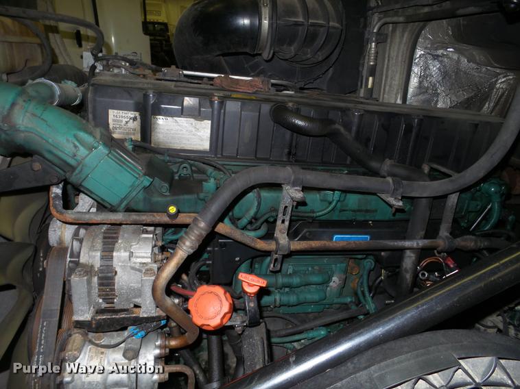 image for item K6173 2007 Volvo VNL semi truck