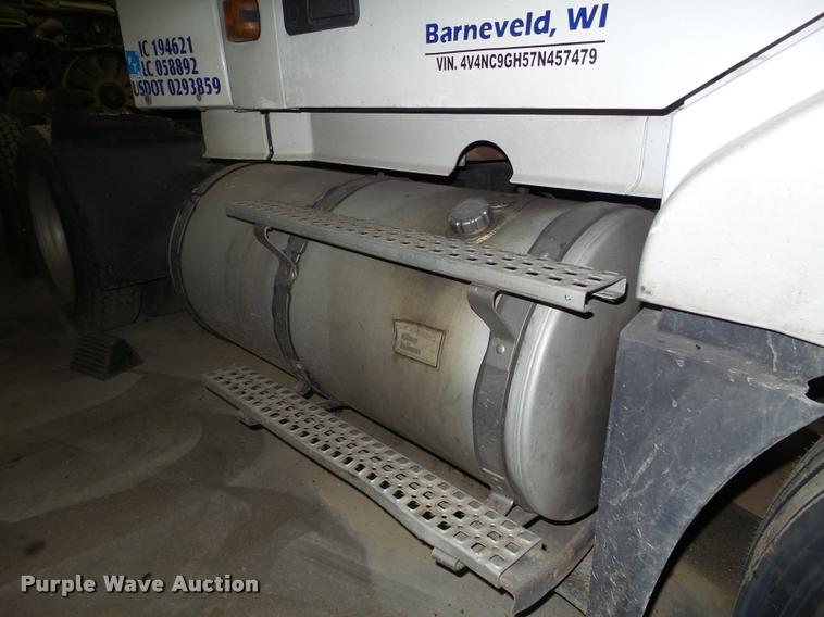 image for item K6173 2007 Volvo VNL semi truck