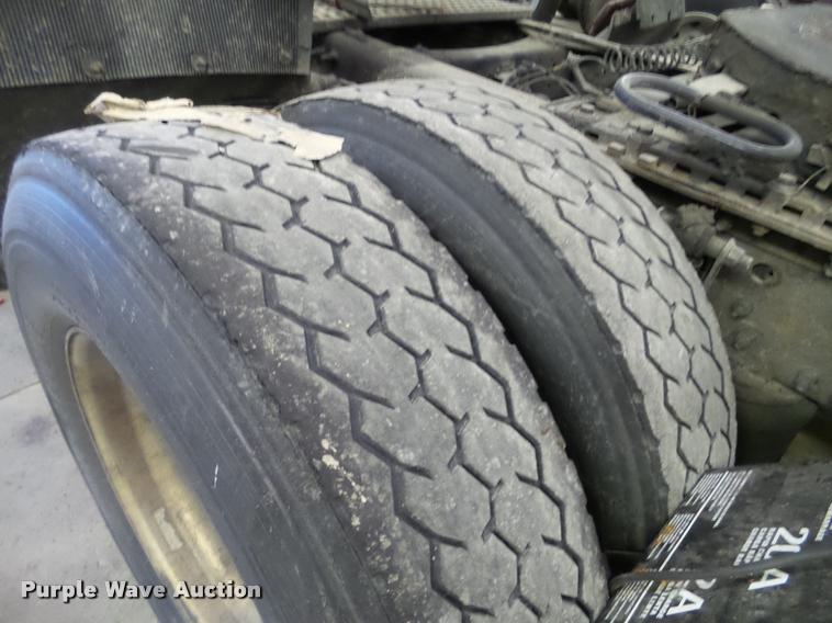 image for item K6173 2007 Volvo VNL semi truck