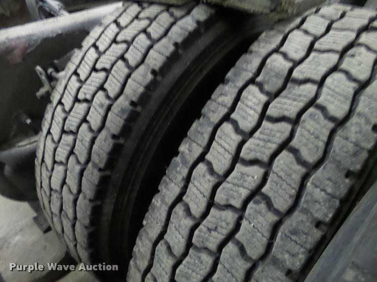 image for item K6173 2007 Volvo VNL semi truck