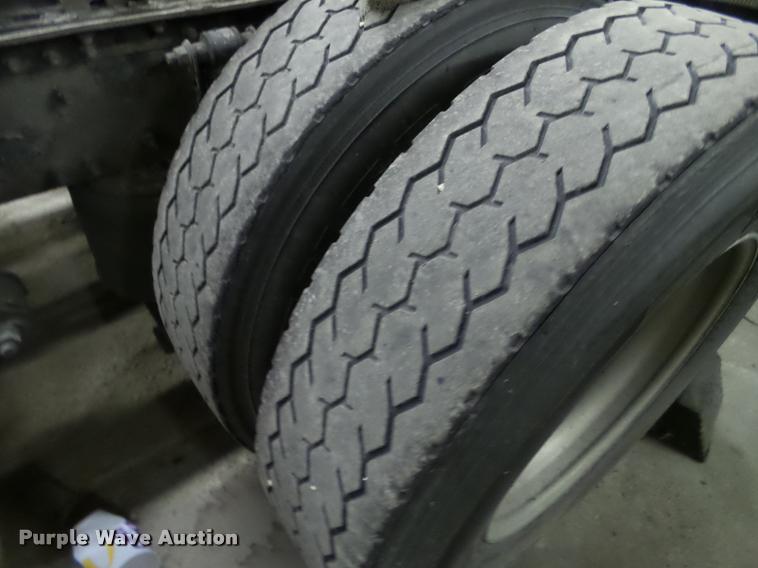 image for item K6173 2007 Volvo VNL semi truck