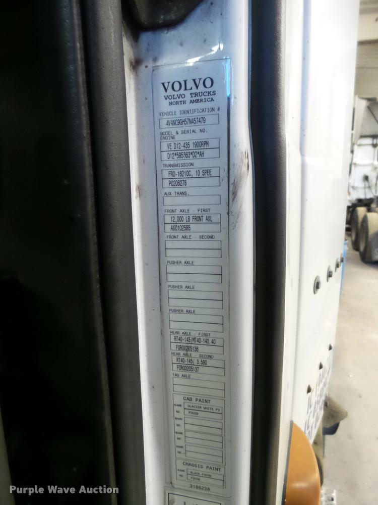 image for item K6173 2007 Volvo VNL semi truck