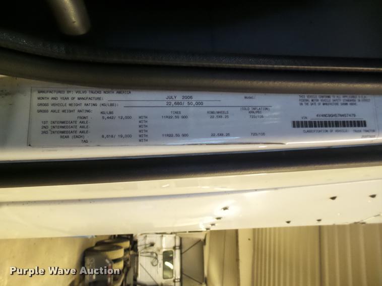 image for item K6173 2007 Volvo VNL semi truck