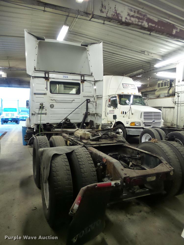 image for item K6174 2005 Volvo VNL semi truck