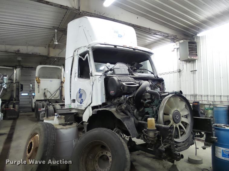 image for item K6174 2005 Volvo VNL semi truck