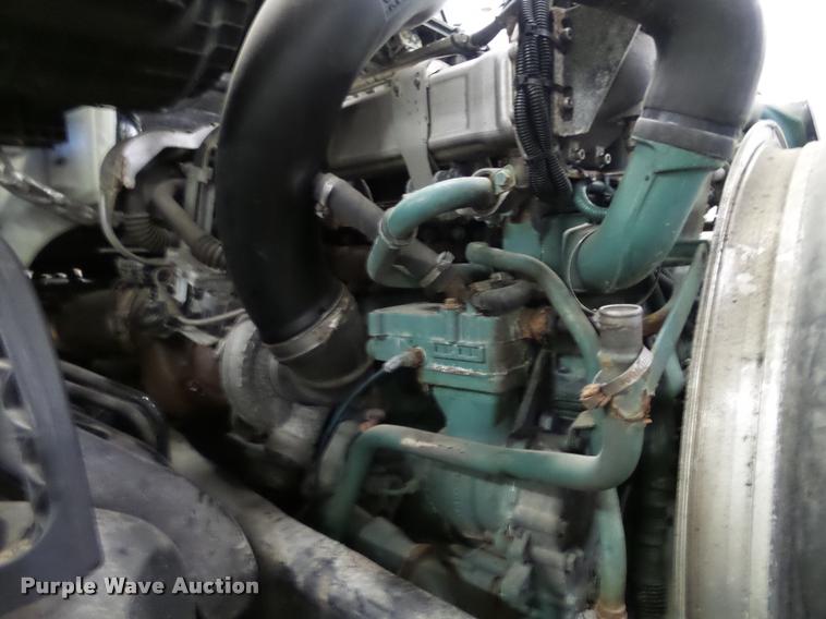 image for item K6174 2005 Volvo VNL semi truck