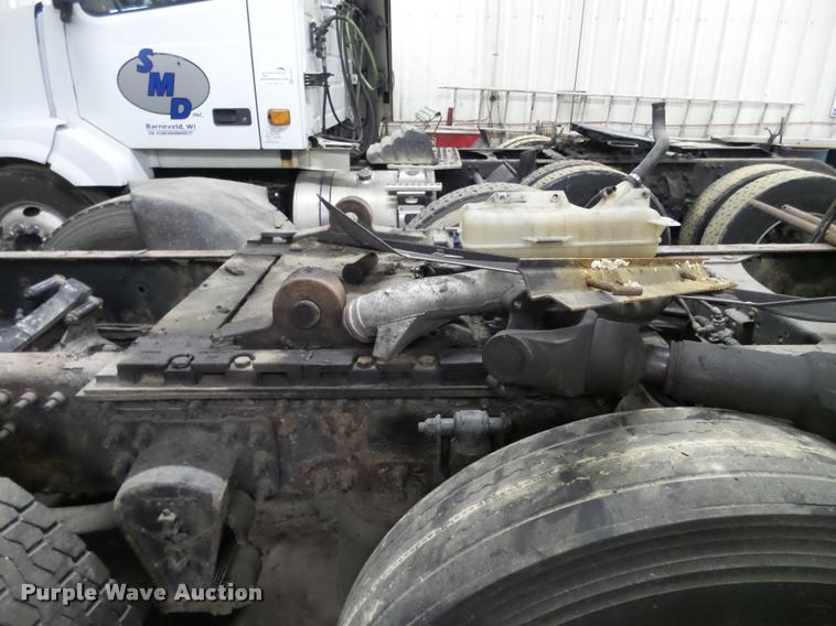 image for item K6174 2005 Volvo VNL semi truck