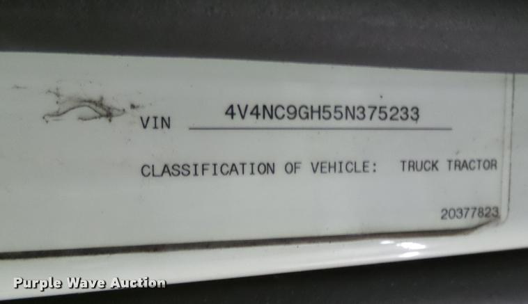 image for item K6174 2005 Volvo VNL semi truck