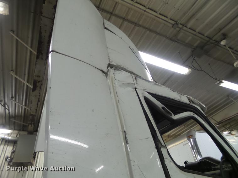 image for item K6174 2005 Volvo VNL semi truck