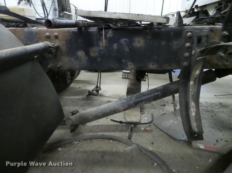 image for item K6174 2005 Volvo VNL semi truck