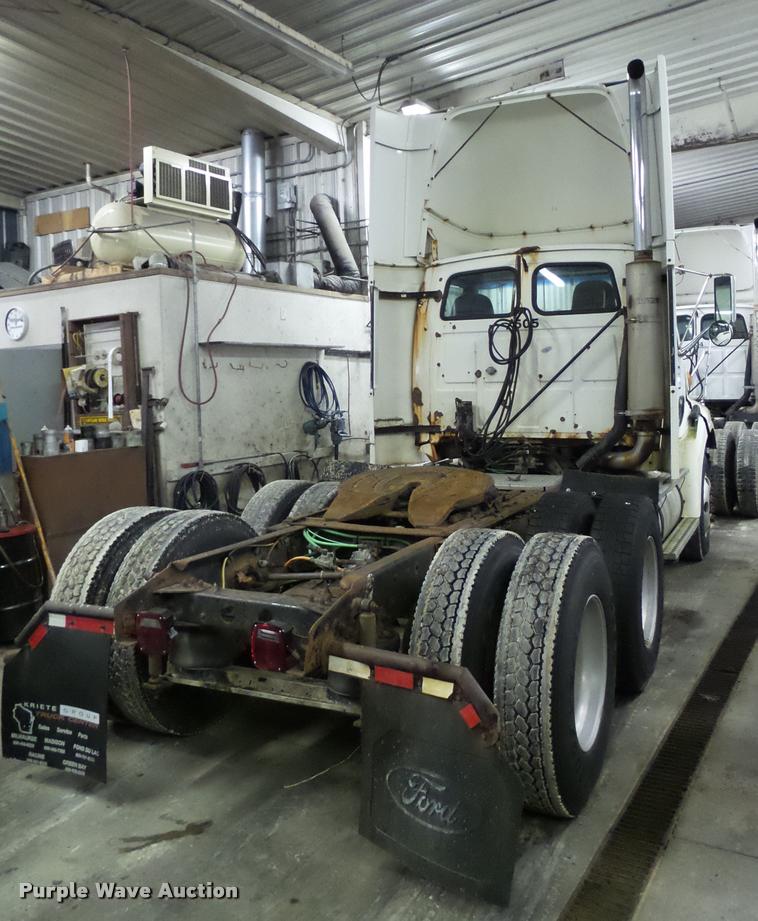 image for item K6175 1997 Ford AT9513 Aeromax 113 semi truck