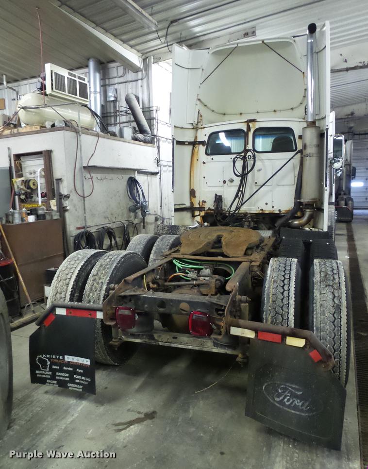 image for item K6175 1997 Ford AT9513 Aeromax 113 semi truck