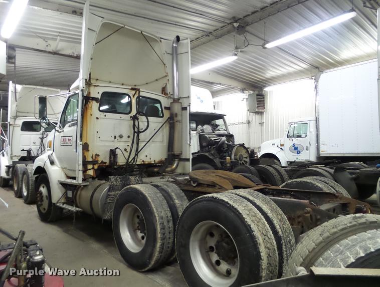 image for item K6175 1997 Ford AT9513 Aeromax 113 semi truck