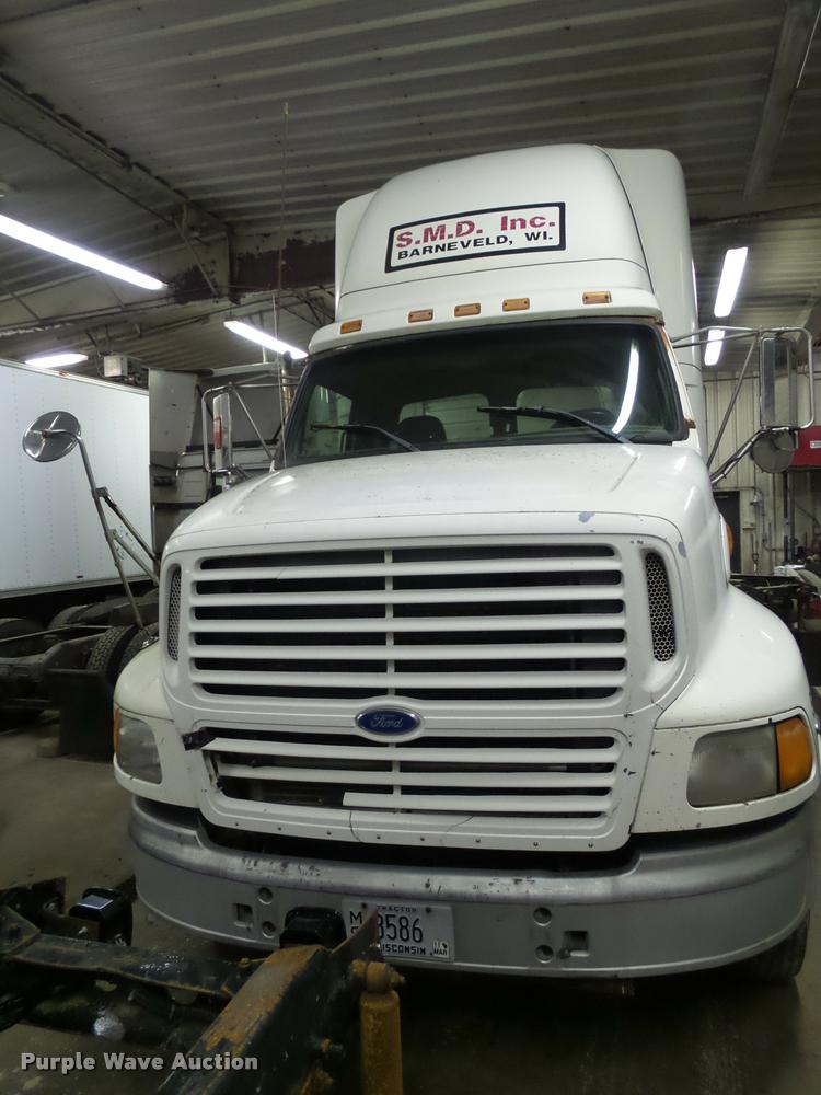 image for item K6175 1997 Ford AT9513 Aeromax 113 semi truck