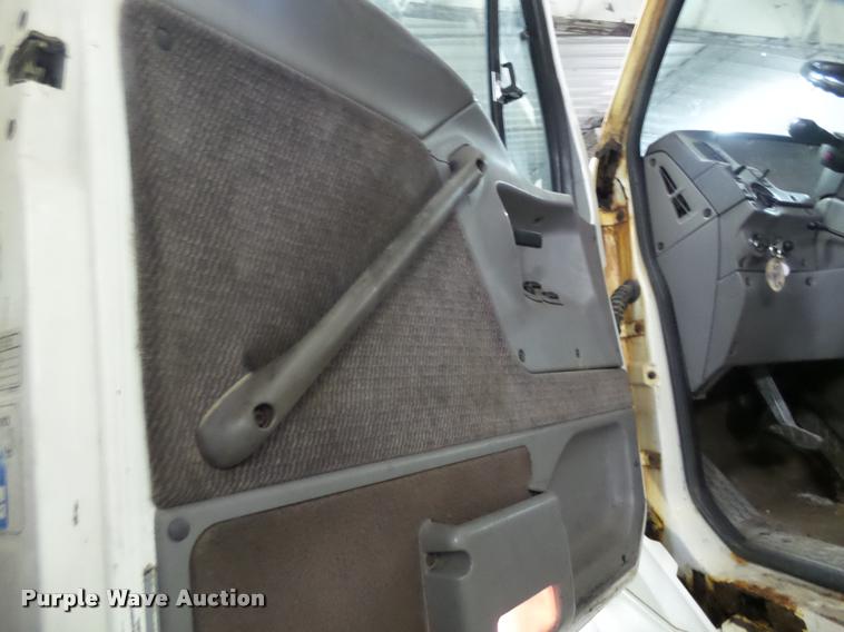 image for item K6175 1997 Ford AT9513 Aeromax 113 semi truck