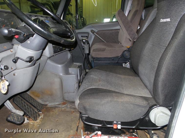 image for item K6175 1997 Ford AT9513 Aeromax 113 semi truck