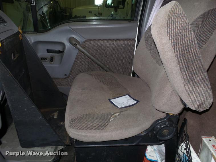 image for item K6175 1997 Ford AT9513 Aeromax 113 semi truck