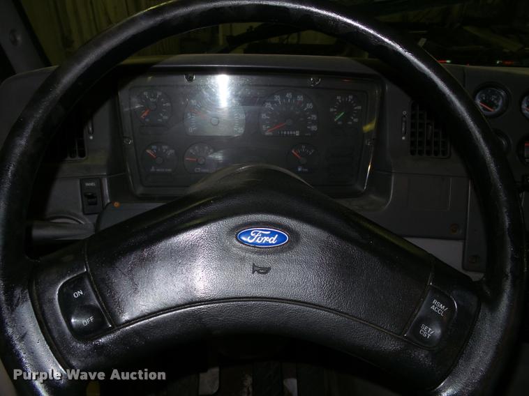 image for item K6175 1997 Ford AT9513 Aeromax 113 semi truck