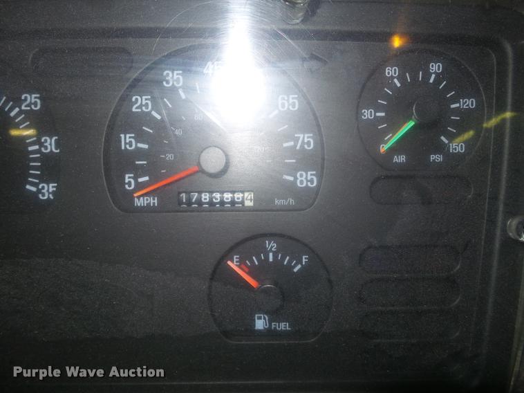 image for item K6175 1997 Ford AT9513 Aeromax 113 semi truck