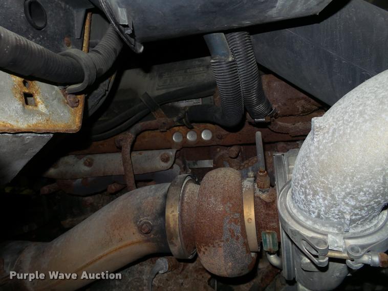 image for item K6175 1997 Ford AT9513 Aeromax 113 semi truck