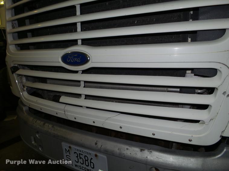 image for item K6175 1997 Ford AT9513 Aeromax 113 semi truck