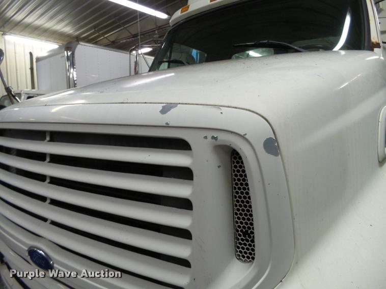 image for item K6175 1997 Ford AT9513 Aeromax 113 semi truck