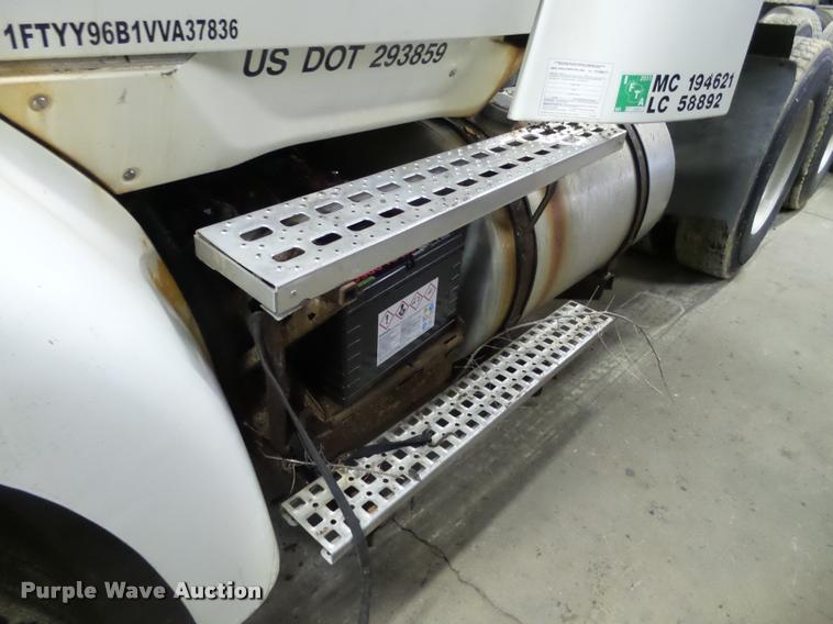 image for item K6175 1997 Ford AT9513 Aeromax 113 semi truck