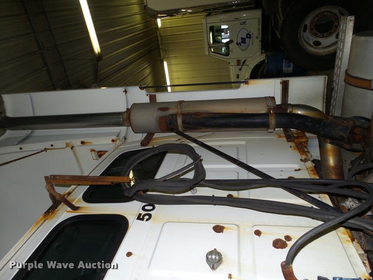 image for item K6175 1997 Ford AT9513 Aeromax 113 semi truck